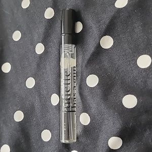 Juliette has a gun vanilla vibes